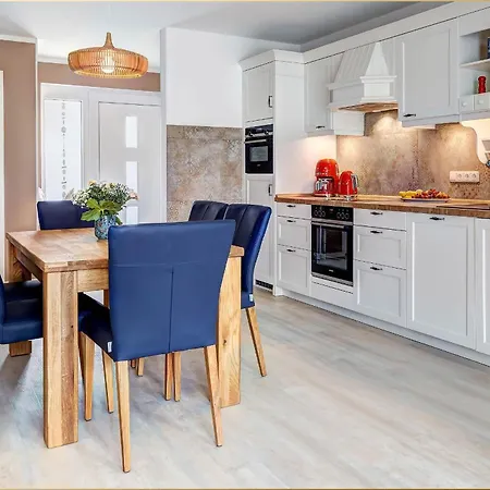 Semesterbostad Am Pier 7a Loddin